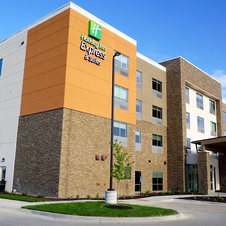 Holiday Inn Express & Suites Omaha - Millard Area By Ihg Exterior foto