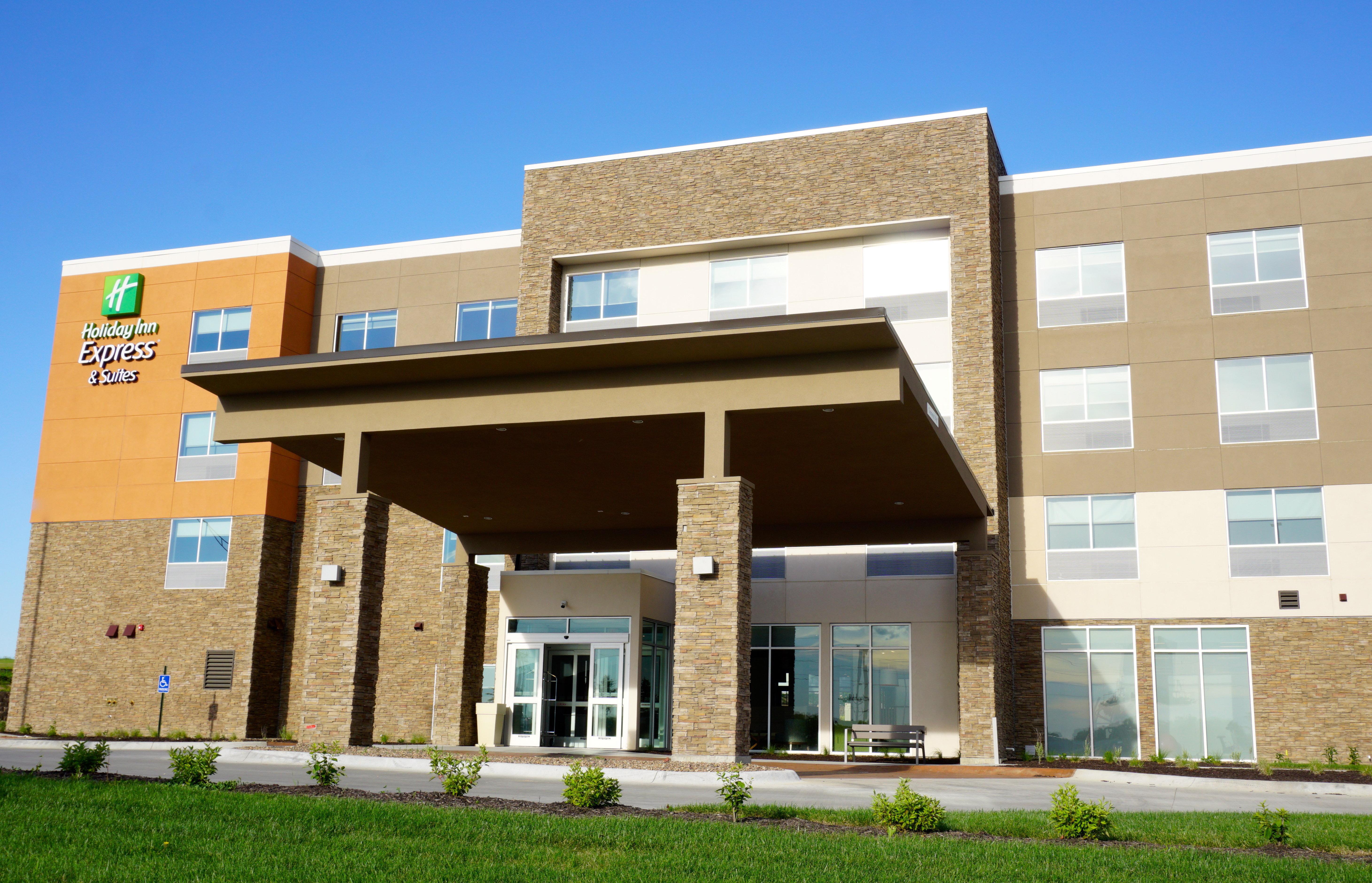 Holiday Inn Express & Suites Omaha - Millard Area By Ihg Exterior foto